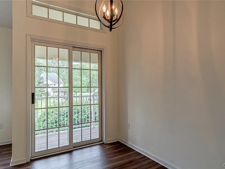 2404 Pipers Ct — Photo 18