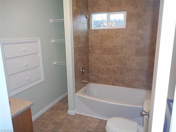 5th image of 322 Walnut St