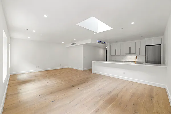 Rented by Blip LLC | media 14