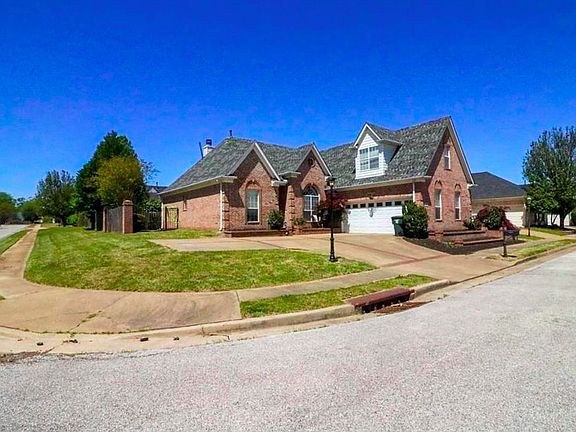 3rd image of 929 Nesting Wood Cir E
