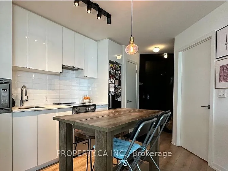 49 E Liberty St #1407 — Photo 11