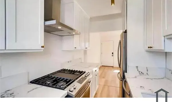 Studio, 400 sqft, $1,850 — Photo 3
