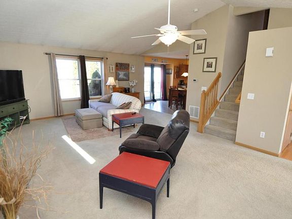 4th image of 293 Hayfield Dr