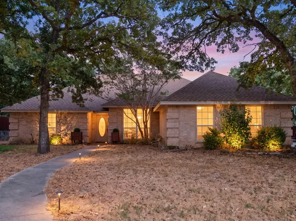 512 Shady Oaks Trl, Burleson, TX 76028