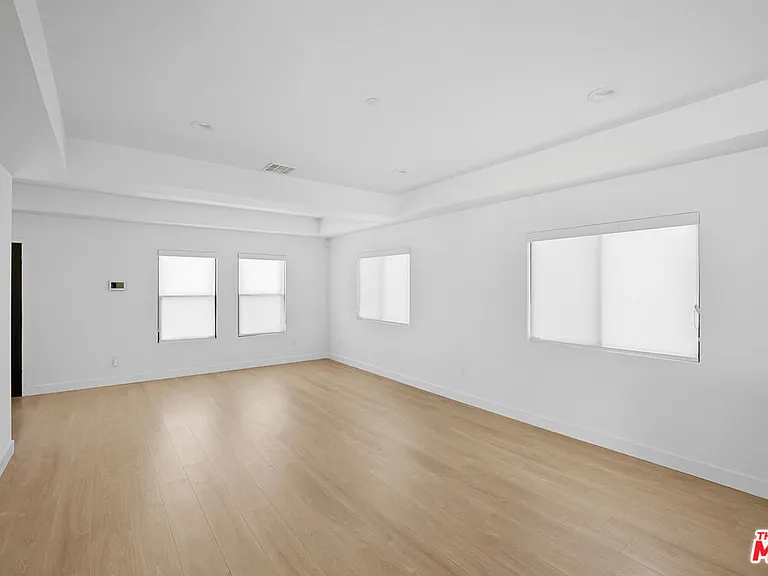 5826 Craner Ave #5826 — Photo 4