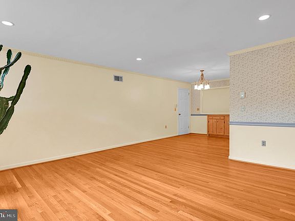 3rd image of 20 Clearview Dr