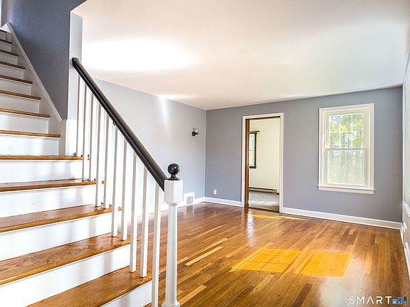 3rd image of 27 Glendale Drive