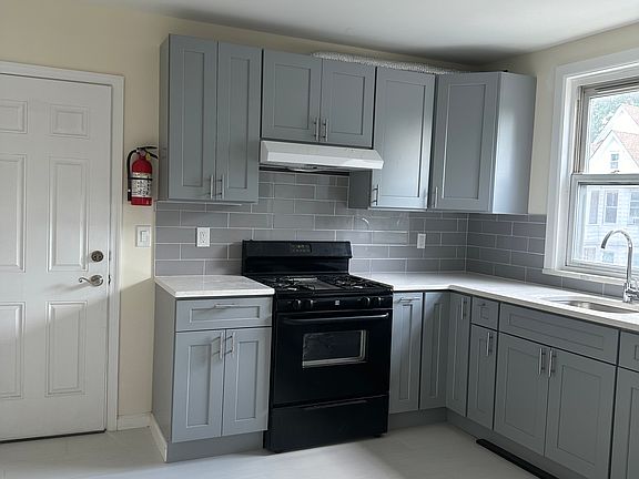 4th image of 29 9th Ave Floor 2