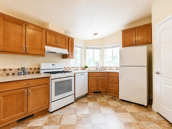 2nd image of 61 Shamrock Circle