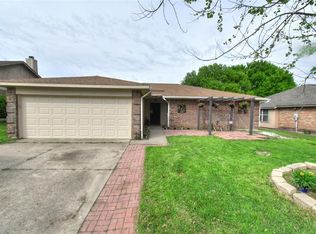 10112 Stoney Bridge Rd, Fort Worth, TX 76108