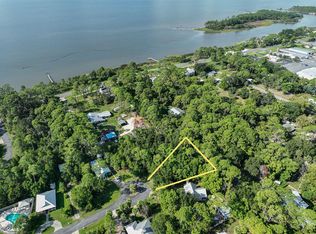 163 Bay Colony Way, Apalachicola, FL 32320