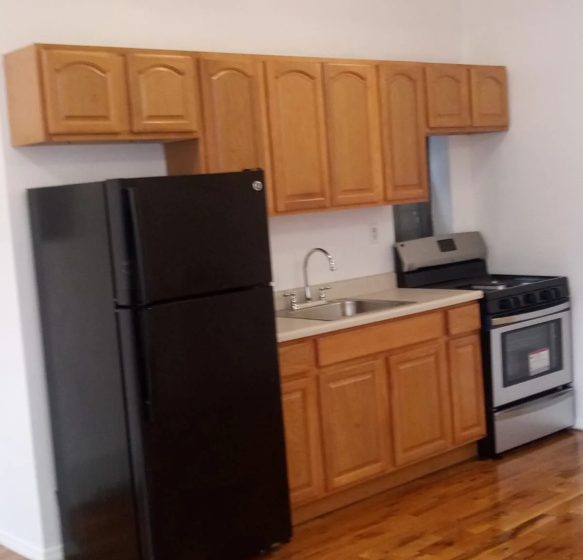 3 bed, 900 sqft, $3,650 — Photo 1