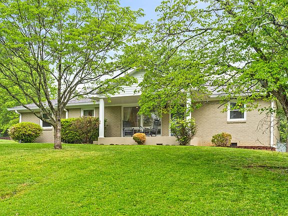 3rd image of 405 E Coy Cir