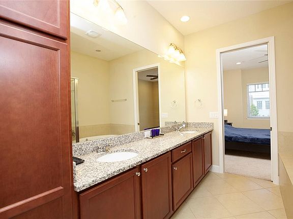 4th image of 13844 Smoot Ave