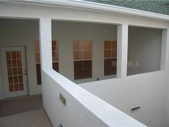 Open Walkway to Bonus Rm