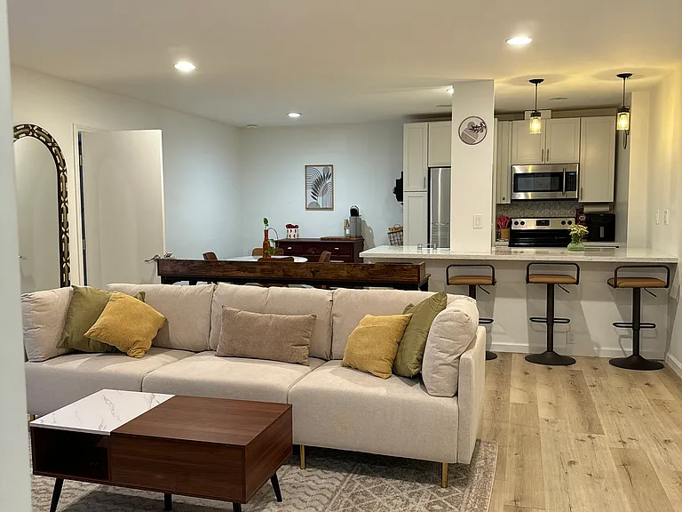 1907 Robinson Ave #109 — Photo 1