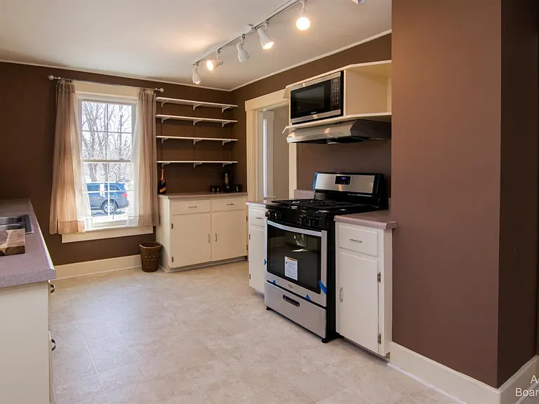 5071 Plymouth Rd — Photo 17