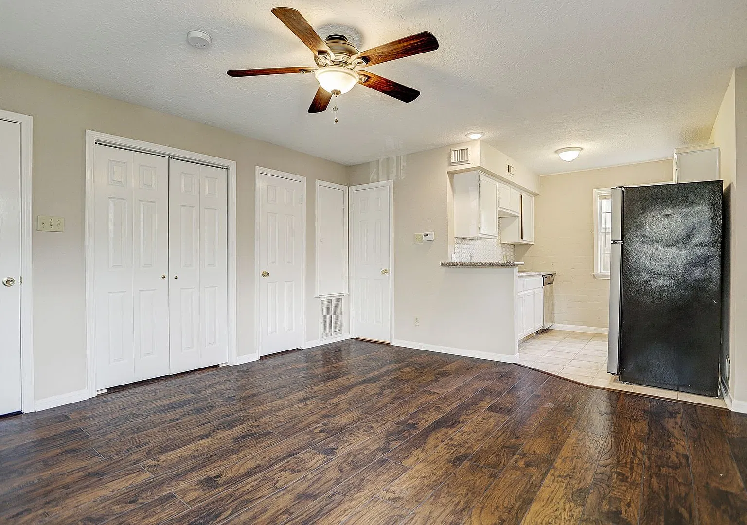 802 Stanford — Photo 4