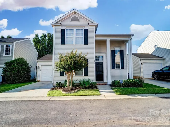 8605 Sawleaf Ct, Charlotte, NC 28215