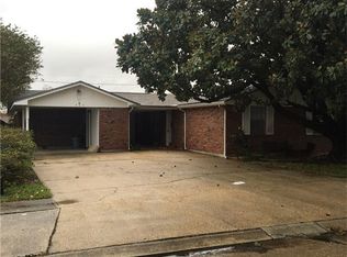 705 Deerfield Rd, Gretna, LA 70056