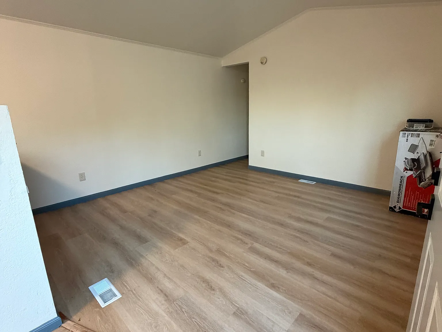 3 bed, 924 sqft, $3,250 — Photo 3