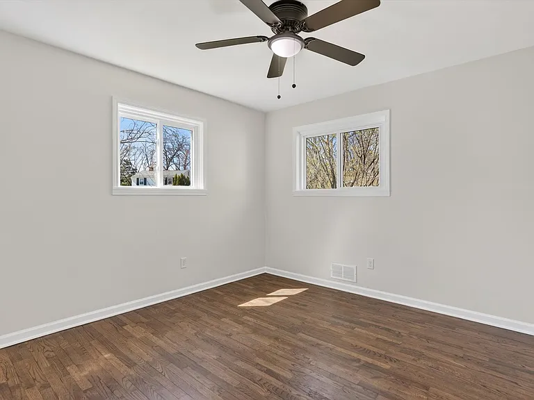 761 Elmwood Dr — Photo 12