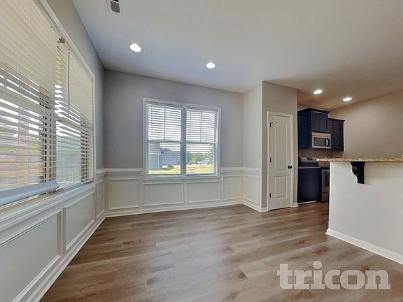 3rd image of 15 Fairfax Dr