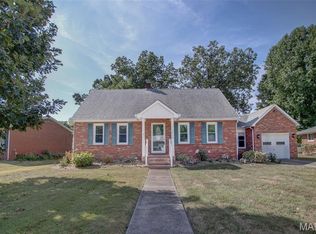5510 La Motte Ln, Godfrey, IL