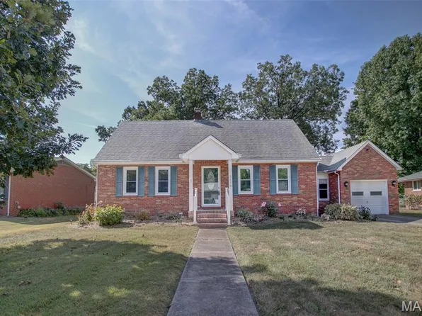 5510 La Motte Ln, Godfrey, IL 62035