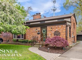 79 Cambridge Rd, Grosse Pointe Farms, MI 48236