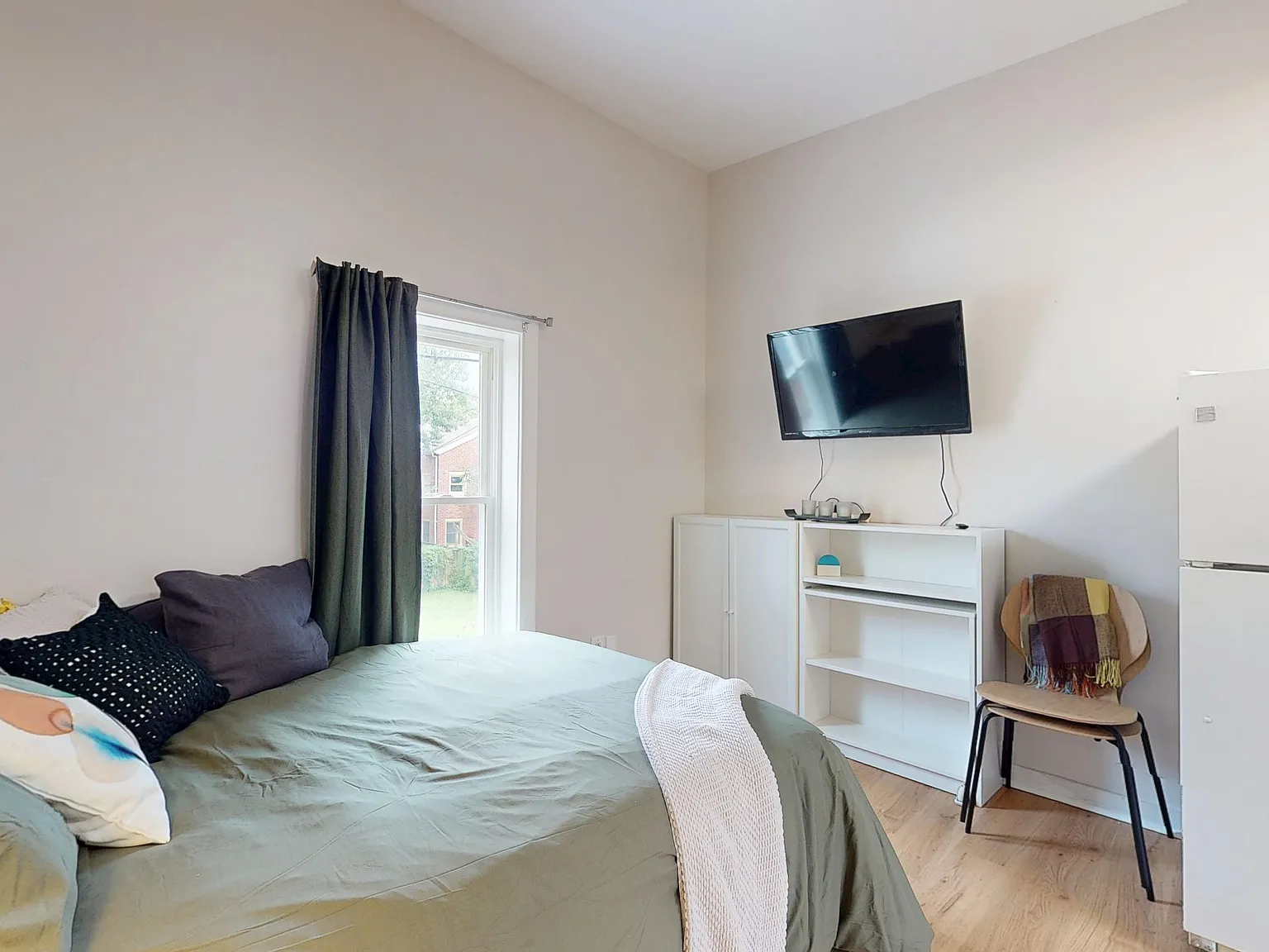 Studio, 300 sqft, $1,450 — Photo 2
