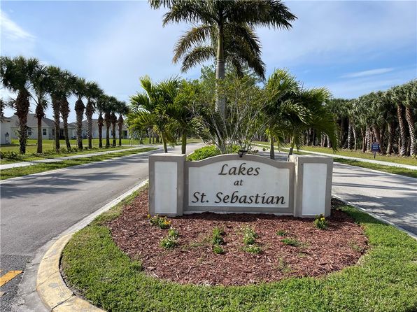 8306 Laguna Cir, Micco, FL 32976