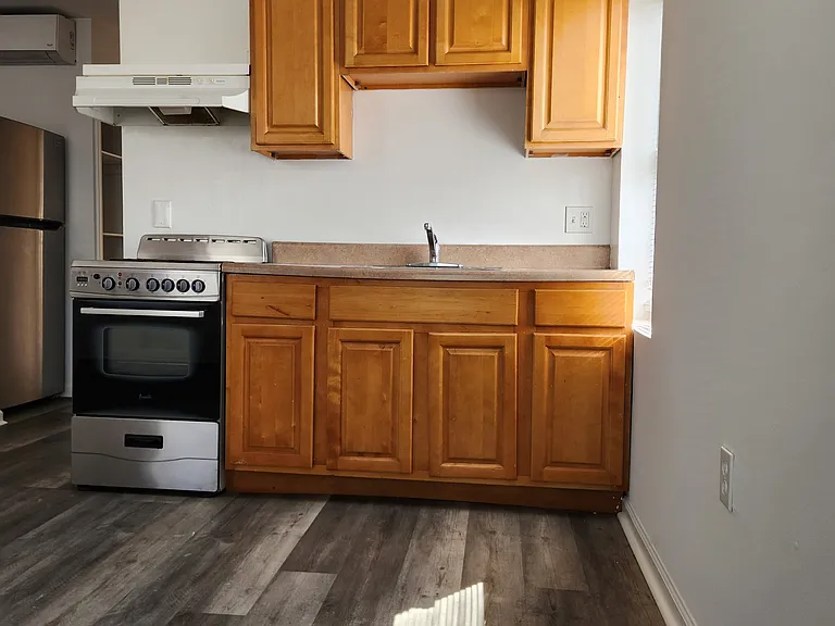 1840 Wharton St #3F — Photo 1