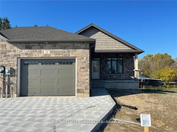 21 Nyah Ct, Kincardine, ON N0G 2T0