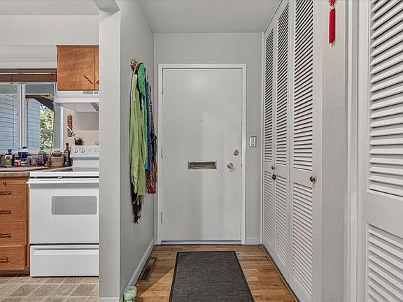 4th image of 737 Stevens St APT 109