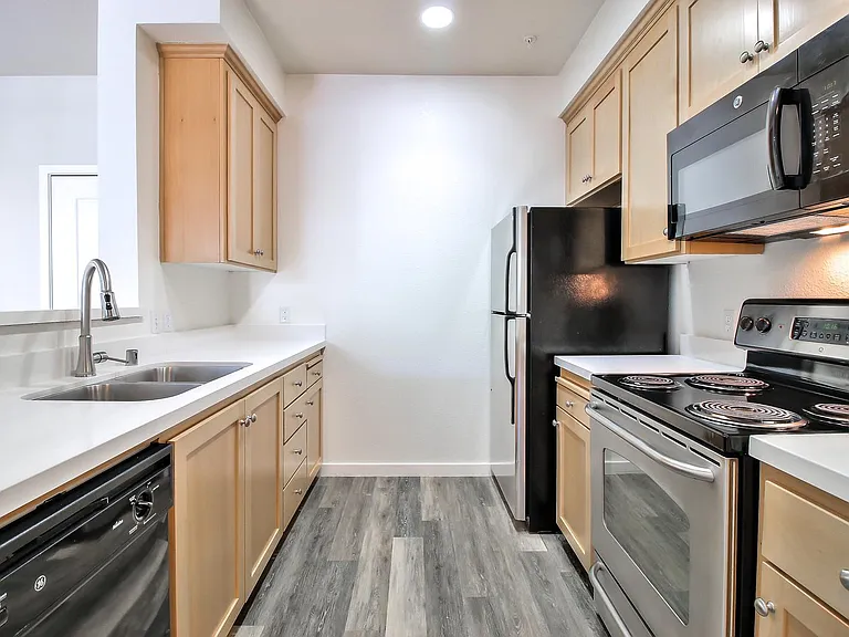 Buckingham Place Apartments — Photo 1