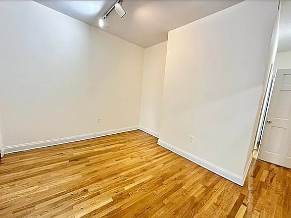 5th image of 421 W 43rd St #P