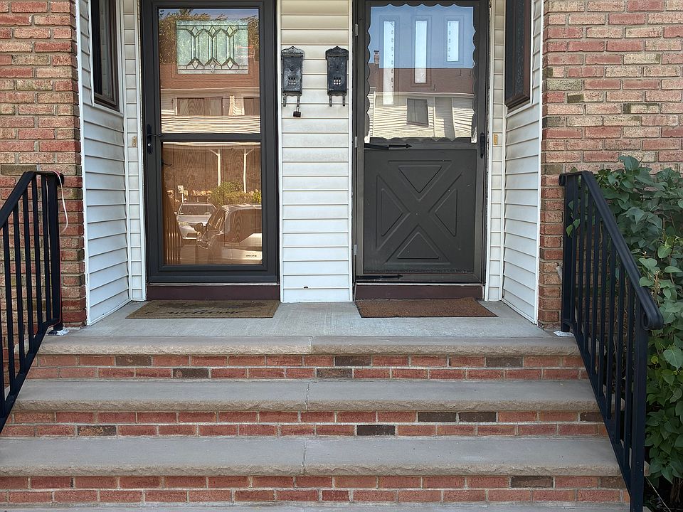 1st image of 914 Merritt Dr APT B