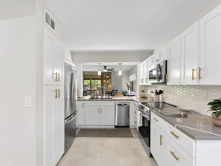 11230 Green Lake Dr #204 — Photo 2