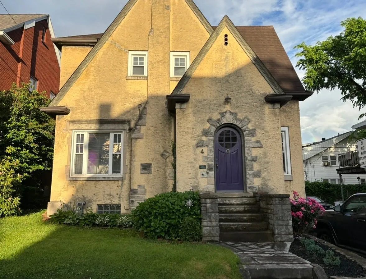 3 bed, 1.5 bath, 1956 sqft, $1,800 — Photo 1