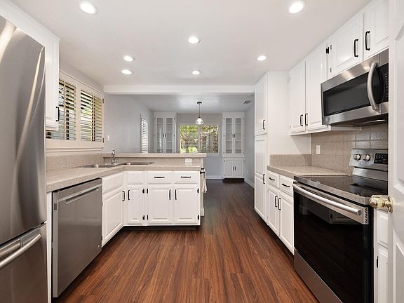 3rd image of 2080 University Park Dr