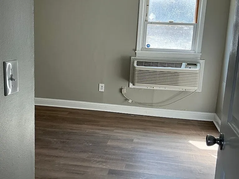 430 Country Lane Dr — Photo 3