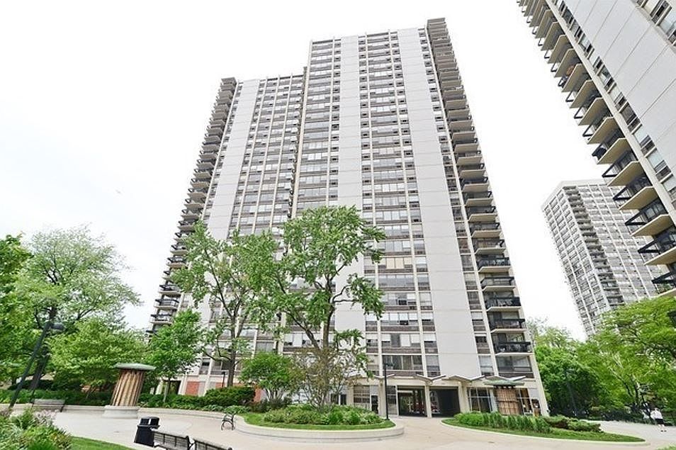 1st image of 1360 N Sandburg Ter APT 304C