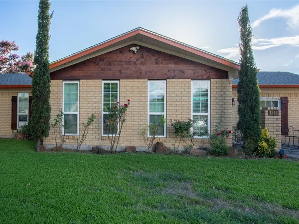 1613 Tynes Dr, Garland, TX 75042