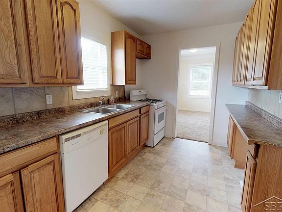 5th image of 3959 Olive St