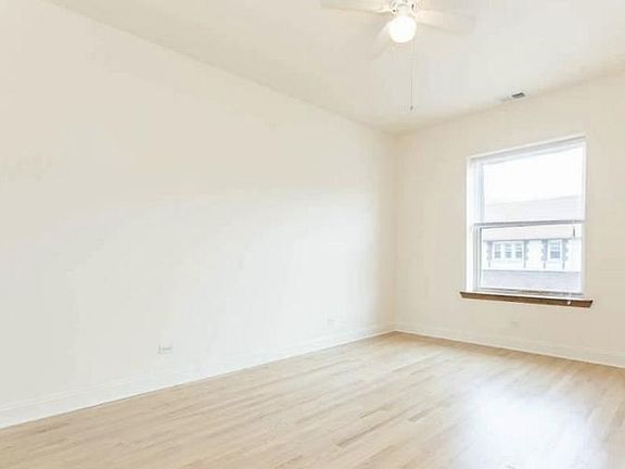 3rd image of 1008 W Sunnyside Ave
