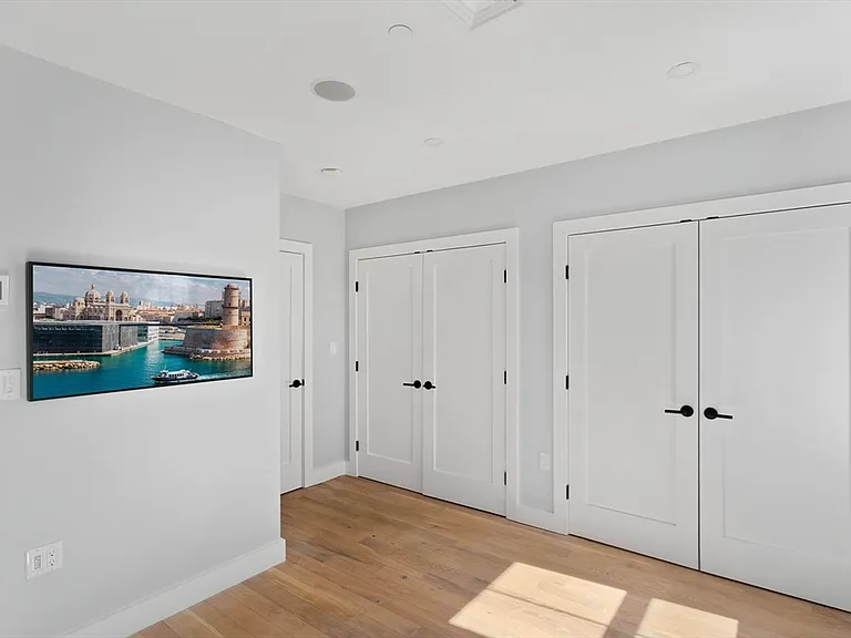 631 Saratoga St #4 — Photo 6