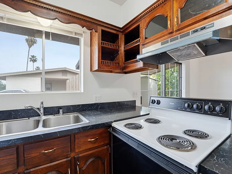 545 E Brown Rd — Photo 9