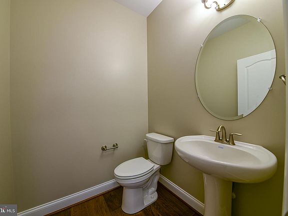 5th image of 720 Lazy Creek Ln