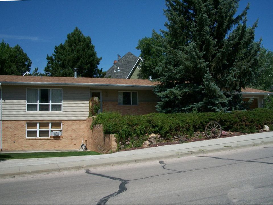 2nd image of 300 W 9th St